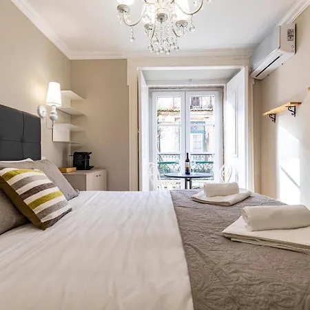 Lovelystay - Charming Douradoures I Appartement Lissabon